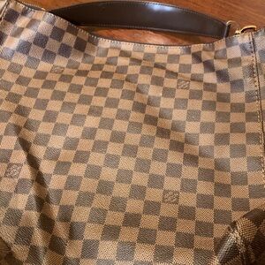 Authentic, great condition Louis Vuitton Checkered Designer hobo Shoulder purse.